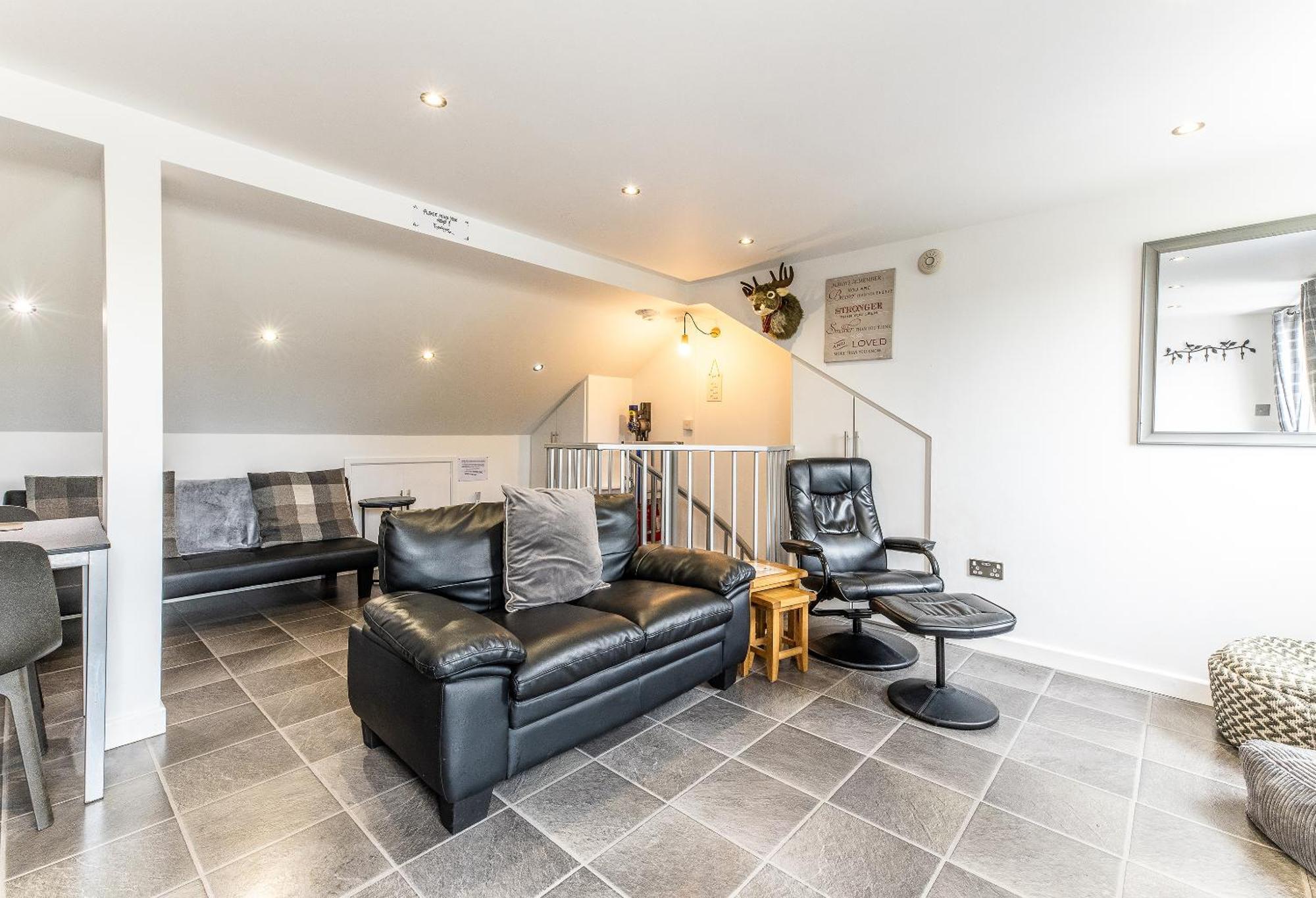 Upside Down House - Sleeps Up To 6 Guests - Great For Family And Friends Gatherings,Corporate Events ,Near Sherwood Forest At Fairview Farm In Nottingham Set In 88 Acres Exterior foto