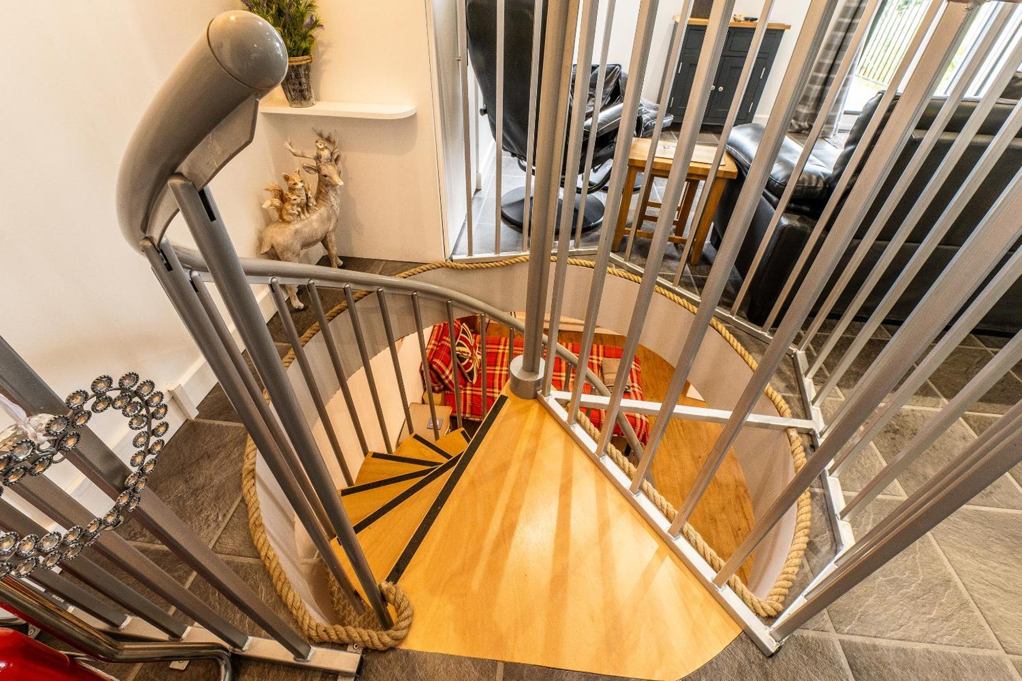 Upside Down House - Sleeps Up To 6 Guests - Great For Family And Friends Gatherings,Corporate Events ,Near Sherwood Forest At Fairview Farm In Nottingham Set In 88 Acres Exterior foto